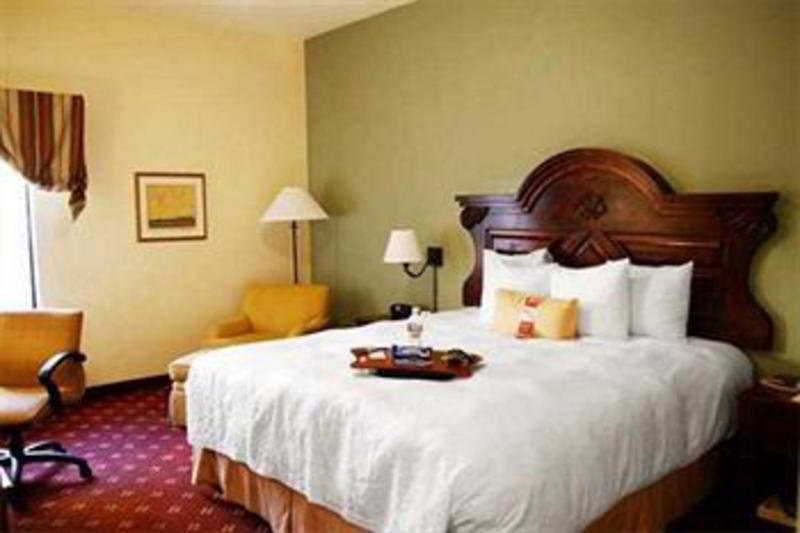Hampton Inn & Suites Tucson Mall Номер фото
